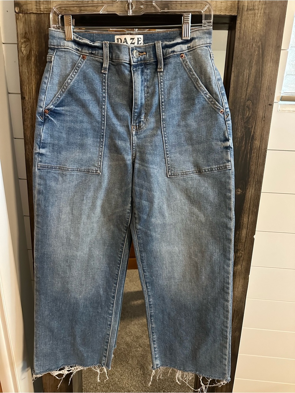 DAZE Women’s 28P High Rise Wide Leg Jeans Utility Pockets Raw Hem Cropped